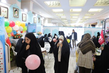 تصاویر/ ششمین شب فعالیت غرفه حوزه‌های علمیه خواهران در نمایشگاه بین‌المللی قرآن کریم