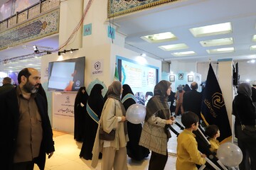 تصاویر/ ششمین شب فعالیت غرفه حوزه‌های علمیه خواهران در نمایشگاه بین‌المللی قرآن کریم