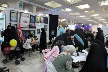 تصاویر/ ششمین شب فعالیت غرفه حوزه‌های علمیه خواهران در نمایشگاه بین‌المللی قرآن کریم
