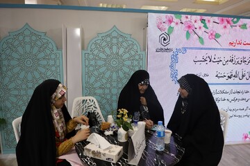 تصاویر/ ششمین شب فعالیت غرفه حوزه‌های علمیه خواهران در نمایشگاه بین‌المللی قرآن کریم