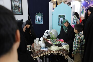 تصاویر/ ششمین شب فعالیت غرفه حوزه‌های علمیه خواهران در نمایشگاه بین‌المللی قرآن کریم