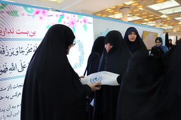 تصاویر/ ششمین شب فعالیت غرفه حوزه‌های علمیه خواهران در نمایشگاه بین‌المللی قرآن کریم