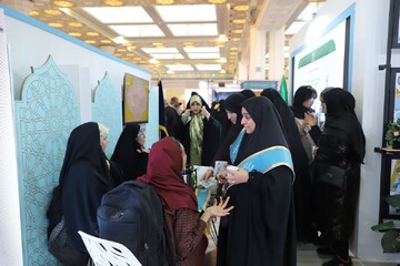 تصاویر/ ششمین شب فعالیت غرفه حوزه‌های علمیه خواهران در نمایشگاه بین‌المللی قرآن کریم