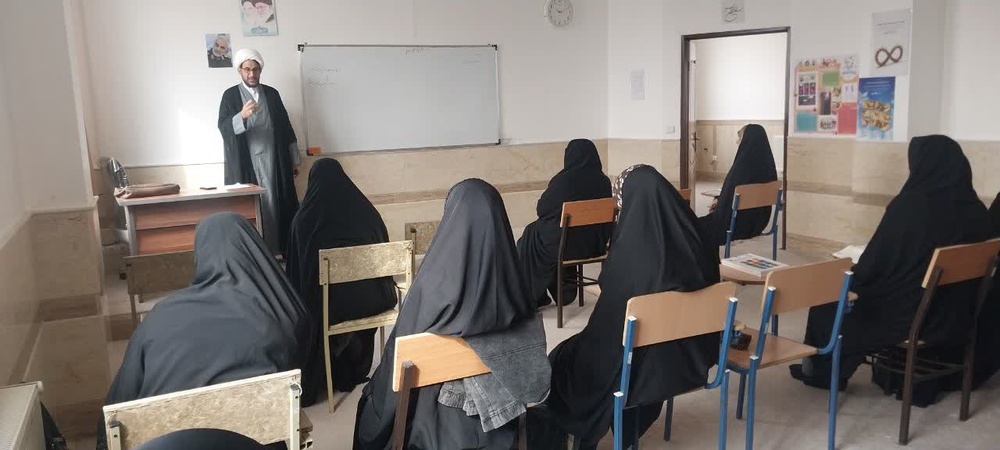 کارگاه مقالهنویسی در سریشآباد؛ تمرکز بر مسئلهیابی و منابع دست اول