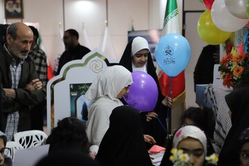 تصاویر/ فعالیت غرفه حوزه‌های علمیه خواهران در هفتمین شب نمایشگاه بین‌المللی قرآن کریم