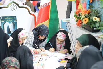 تصاویر/ فعالیت غرفه حوزه‌های علمیه خواهران در هفتمین شب نمایشگاه بین‌المللی قرآن کریم