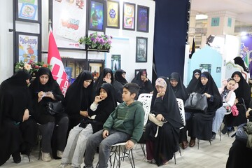 تصاویر/ فعالیت غرفه حوزه‌های علمیه خواهران در هفتمین شب نمایشگاه بین‌المللی قرآن کریم