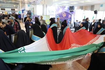 تصاویر/ فعالیت غرفه حوزه‌های علمیه خواهران در هفتمین شب نمایشگاه بین‌المللی قرآن کریم