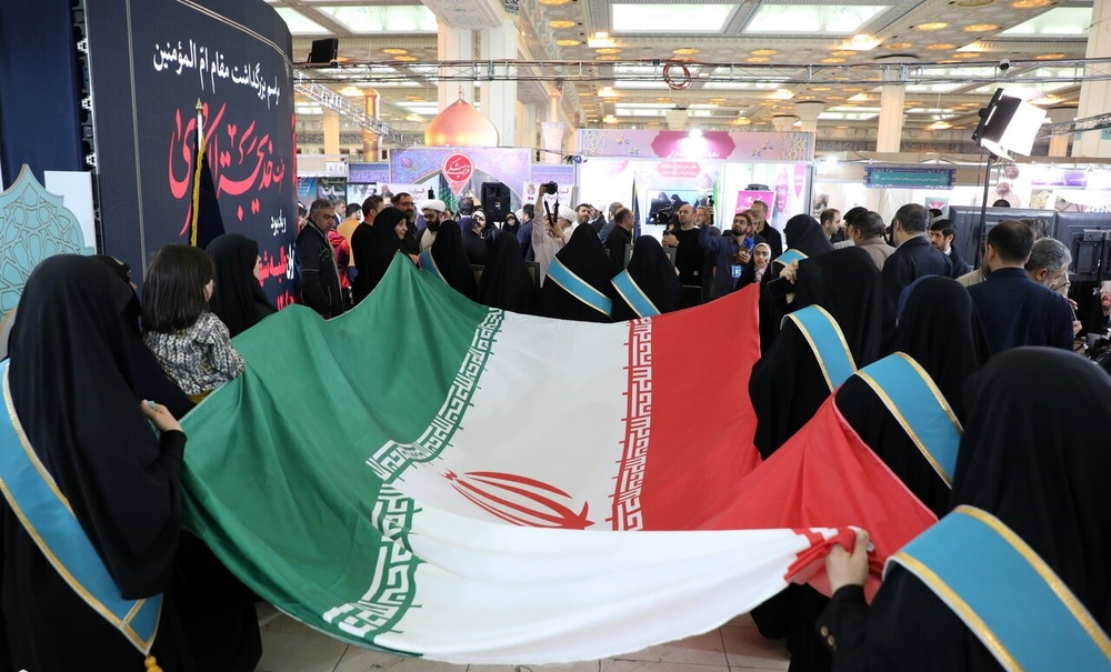 راهپیمایی مردمی در صیانت از پرچم مقدس کشورمان به همت مرکز مدیریت حوزه‌های علمیه خواهران