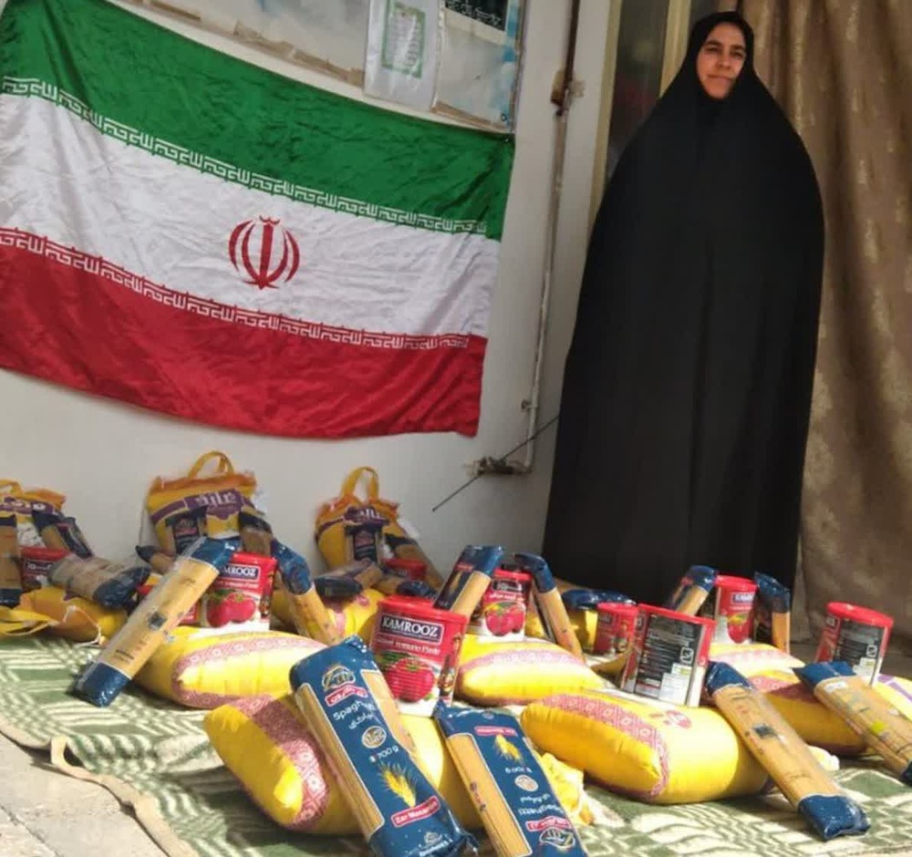 همدلی مؤمنانه به برکت رمضان؛ توزیع بسته‌های معیشتی سفیران مهر الشتر بین نیازمندان