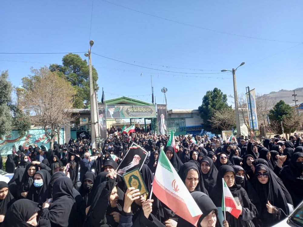 تصاویر/ حضور گسترده و انقلابی طلاب لرستانی در عزای شهادت قائد امت