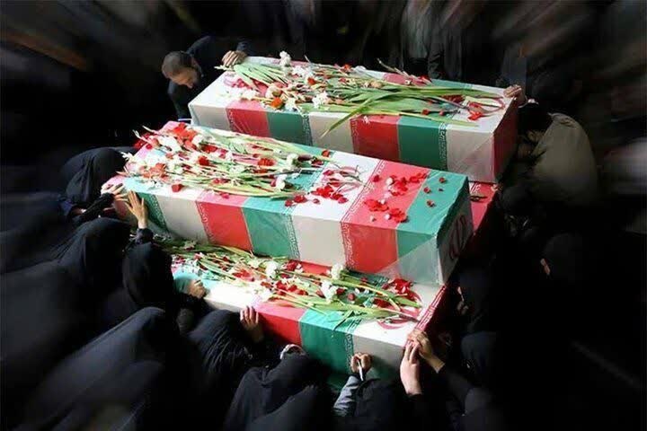 تصاویر/ حضور پرشور و حماسی بانوان طلبه لرستان در مراسم تشییع پیکر مطهر شهدای جنگ رمضان