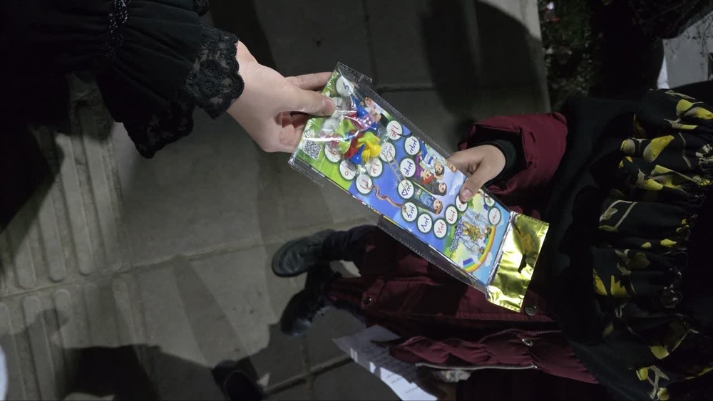 تصاویر/رنگ غیرت، نقش شهادت؛ پویش کودکان در موکب میثاق با امام شهید