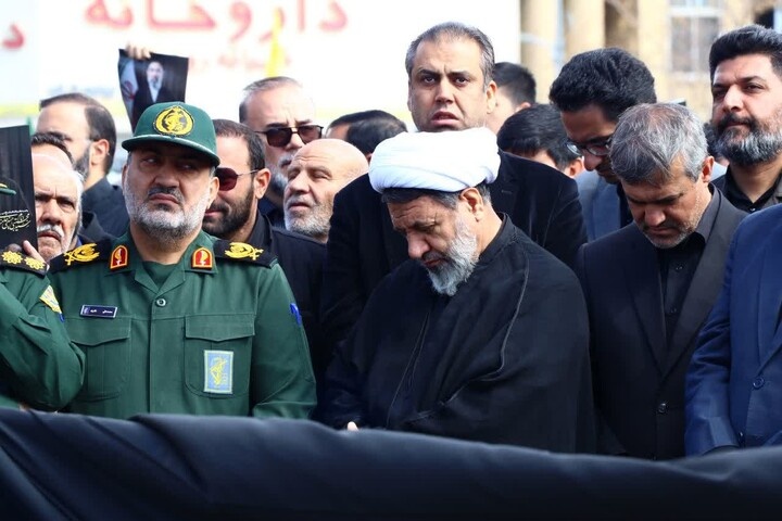بیعت با رهبر جدید انقلاب و تشییع شهدای جنگ رمضان