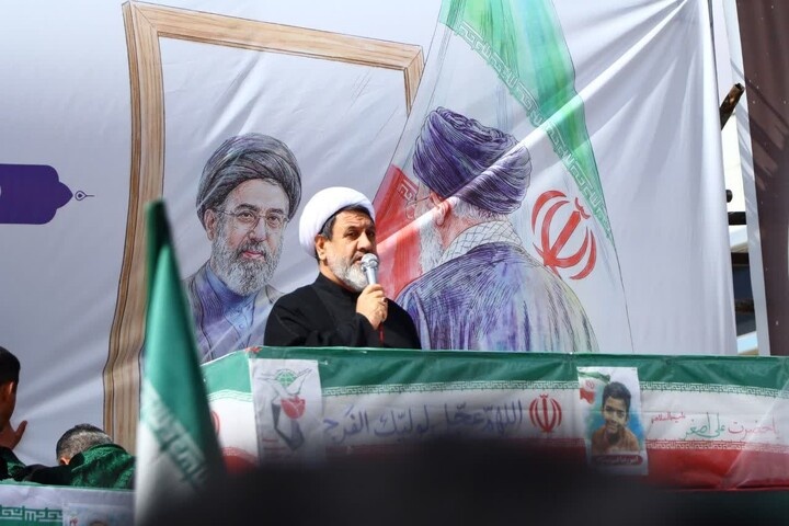 بیعت با رهبر جدید انقلاب و تشییع شهدای جنگ رمضان