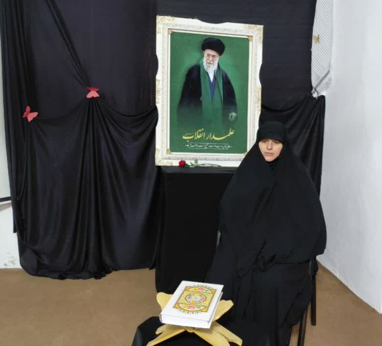 حضرت آیت الله خامنه‌ای(ره) یک مکتب است/ روحانیت باید از ارزش‌های دینی و ملی دفاع کند