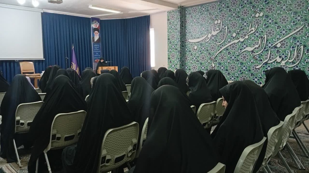 برگزاری جلسه تبیینی و بصیرتی در حوزه علمیه الزهرا (س) قروه؛ تأکید بر وحدت ملی و مقاومت