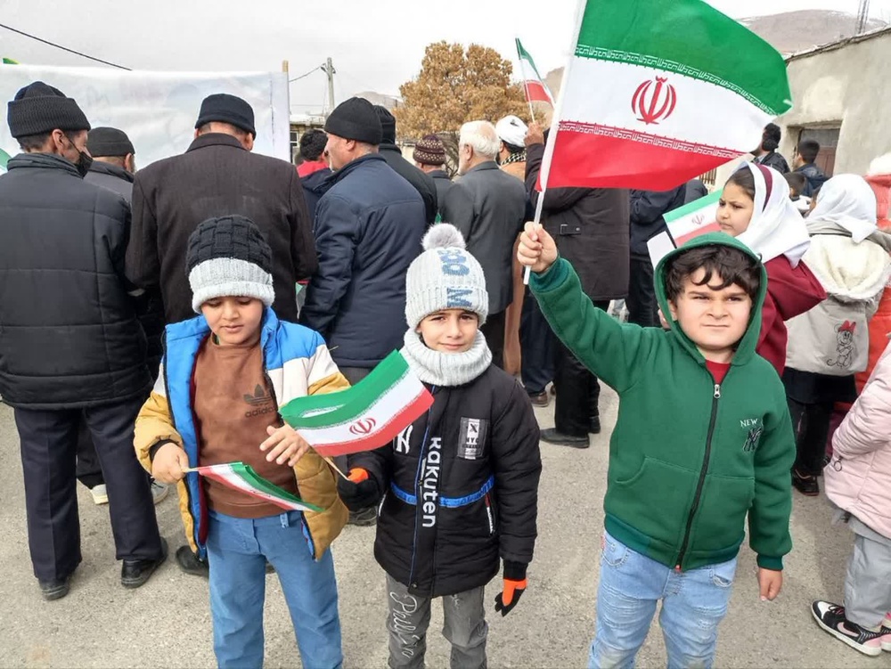 تصاویر/پشتوانه‌های بصیرتی؛ طلاب خواهر کردستان در خط مقدم جهاد تبیین