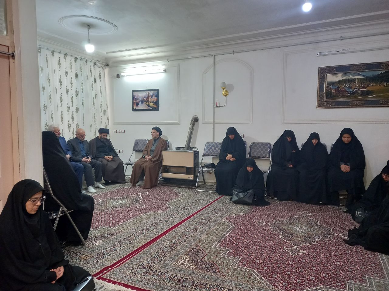 دیدار معنوی کادر و اساتید حوزه علمیه خواهران خرم‌آباد با خانواده‌های شهیدان حسینی و بازگیر