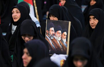 تصاویر/ طنین «عهد جان» در دیار قنوت و قناعت ؛ تجدید میثاق بانوان طلبه یزدی با ولایت