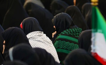 تصاویر/ طنین «عهد جان» در دیار قنوت و قناعت ؛ تجدید میثاق بانوان طلبه یزدی با ولایت