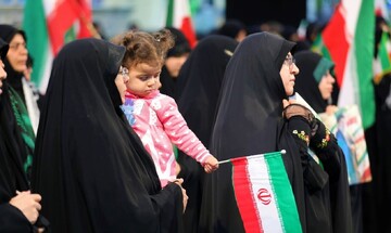 تصاویر/ طنین «عهد جان» در دیار قنوت و قناعت ؛ تجدید میثاق بانوان طلبه یزدی با ولایت