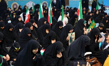 تصاویر/ طنین «عهد جان» در دیار قنوت و قناعت ؛ تجدید میثاق بانوان طلبه یزدی با ولایت