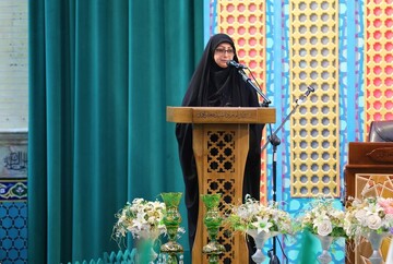 تصاویر/ طنین «عهد جان» در دیار قنوت و قناعت ؛ تجدید میثاق بانوان طلبه یزدی با ولایت