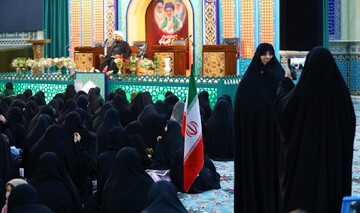 تصاویر/ طنین «عهد جان» در دیار قنوت و قناعت ؛ تجدید میثاق بانوان طلبه یزدی با ولایت