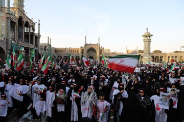 تصاویر/ آیین «عهد جان»؛ مراسم بیعت بانوان طلبه با رهبر معظم انقلاب در حرم بانوی کرامت