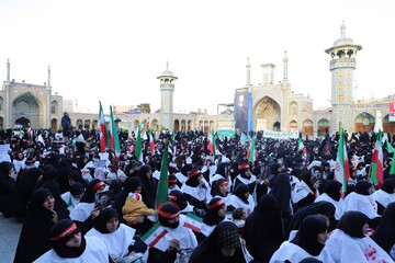 تصاویر/ آیین «عهد جان»؛ مراسم بیعت بانوان طلبه با رهبر معظم انقلاب در حرم بانوی کرامت