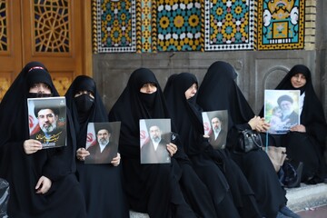 تصاویر/ آیین «عهد جان»؛ مراسم بیعت بانوان طلبه با رهبر معظم انقلاب در حرم بانوی کرامت