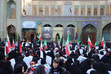 تصاویر/ آیین «عهد جان»؛ مراسم بیعت بانوان طلبه با رهبر معظم انقلاب در حرم بانوی کرامت