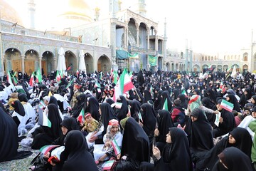 تصاویر/ آیین «عهد جان»؛ مراسم بیعت بانوان طلبه با رهبر معظم انقلاب در حرم بانوی کرامت