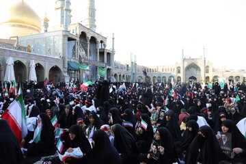 تصاویر/ آیین «عهد جان»؛ مراسم بیعت بانوان طلبه با رهبر معظم انقلاب در حرم بانوی کرامت