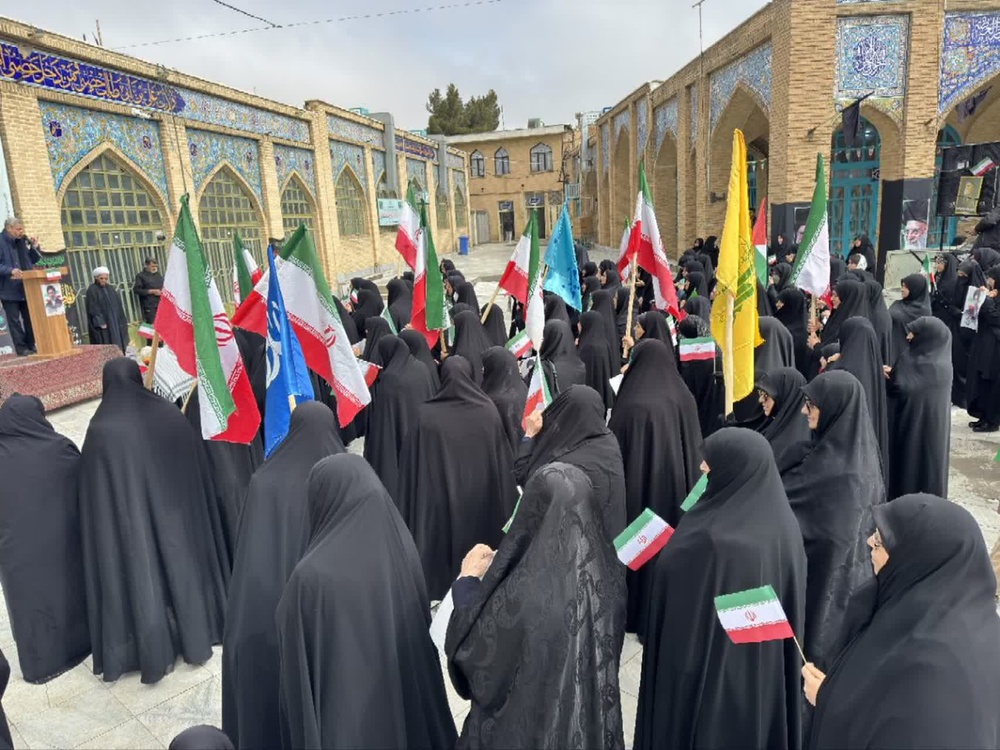 تصاویر/اجتماع حوزه خواهران در بیعت با رهبری
