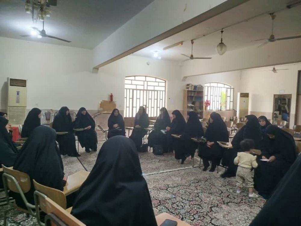 بانوان طلبه مدرسه علمیه الزهرا(س)جیرفت در صف مقدم جبهه جهاد رمضان