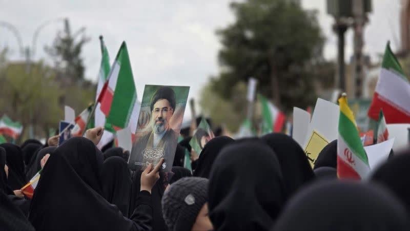 فعالیت های متنوع مدرسه علمیه نرجسیه سیرجان در صف مقدم جبهه جهاد رمضان