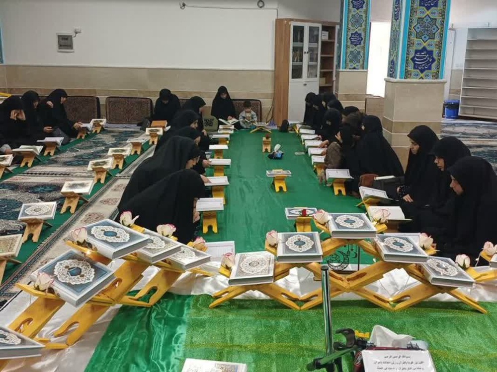 بانوان طلبه مدرسه علمیه نرجسیه سیرجان در صف مقدم جبهه جهاد رمضان