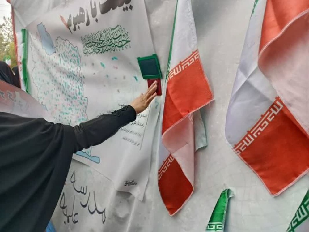 تهیه و امضای طومار بیعت توسط بانوان طلبه استان کرمان
