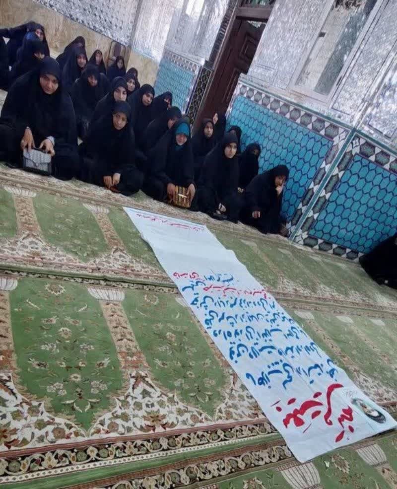 تهیه و امضای طومار بیعت توسط بانوان طلبه استان کرمان