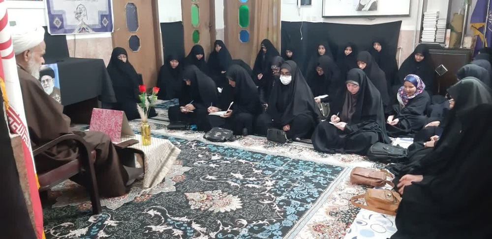 حضور مردم در خیابان‌ها بسیاری از معادلات دشمنان را تغییر دهد