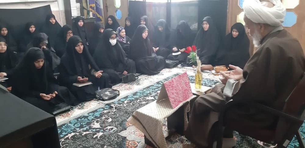 حضور مردم در خیابان‌ها بسیاری از معادلات دشمنان را تغییر دهد