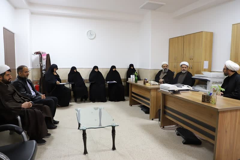 نشست همکاران معاونت آموزش حوزه‌های علمیه خواهران با حضور حجت‌الاسلام‌ والمسلمین علیزاده