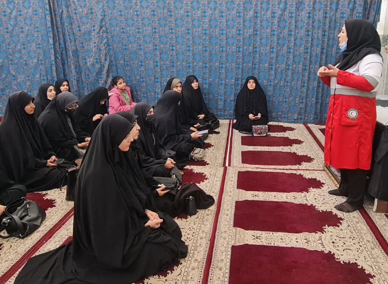 طلبههای لرستانی در خط مقدم آمادگی بحران؛ آموزشهای امداد و نجات ویژه بانوان طلبه آغاز شد