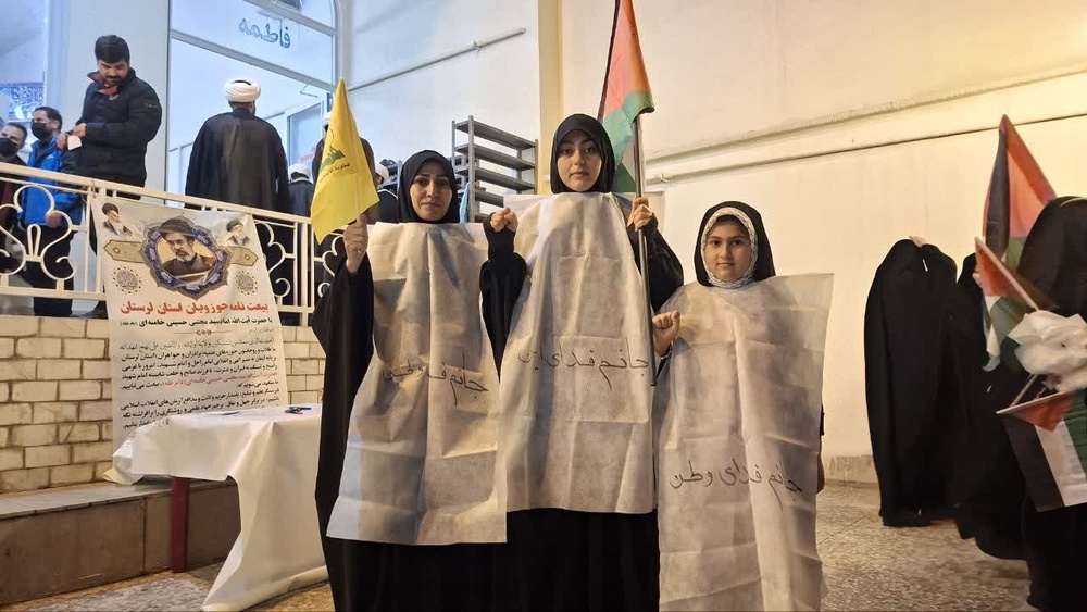 تصاویر/برگزاری آیین معنوی عهد جان؛ بیعت طلاب کفن‌پوش لرستانی با رهبر معظم انقلاب اسلامی