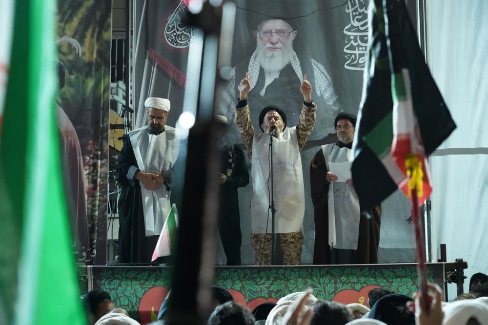 آیین معنوی «عهد جان» در خرم آباد و قرائت بیانیه توسط حجت الاسلام موسوی، مدیر حوزه های علمیه لرستان