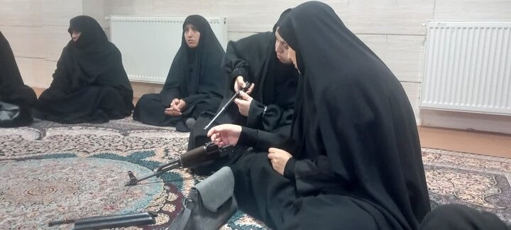 کارگاه اسلحه شناسی بانوان طلبه استان کرمان