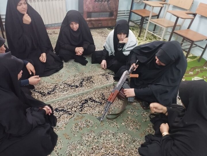 کارگاه اسلحه شناسی بانوان طلبه استان کرمان