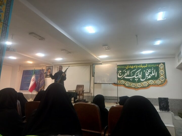 کارگاه اسلحه شناسی بانوان طلبه استان کرمان